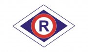 litera R na granatowym rombie w kolorze granatowym - symbol funkcjonariuszy ruchu drogowego